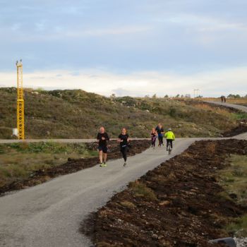 Flyplassen rundt -  Byskogen, turvei langs flyplassen, Gløsvågen og Pilotveien